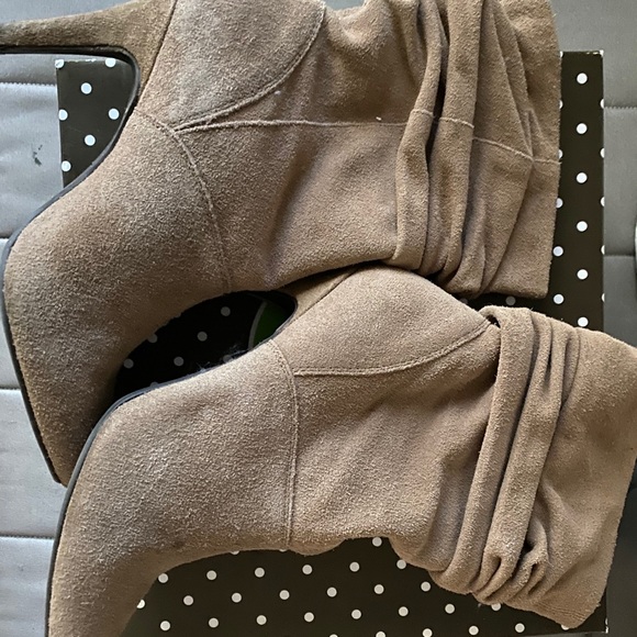 kelly&katie mid beige boots - Picture 5 of 5